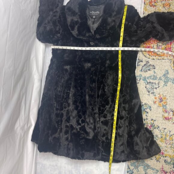 Outdoor Edition By Parkhurst Long Black Faux Fur Coat With Button Closure - Picture 14 of 14